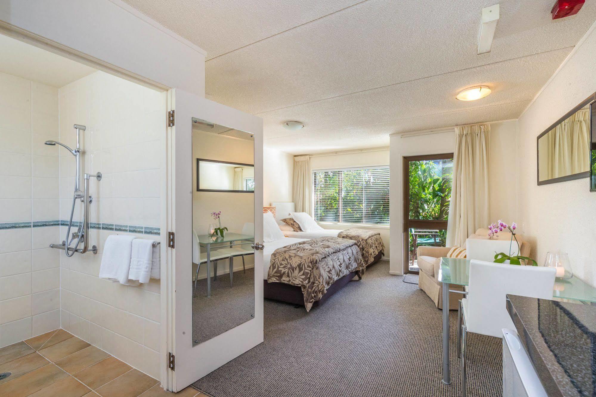 Emerald Inn On Takapuna Beach Окленд Экстерьер фото