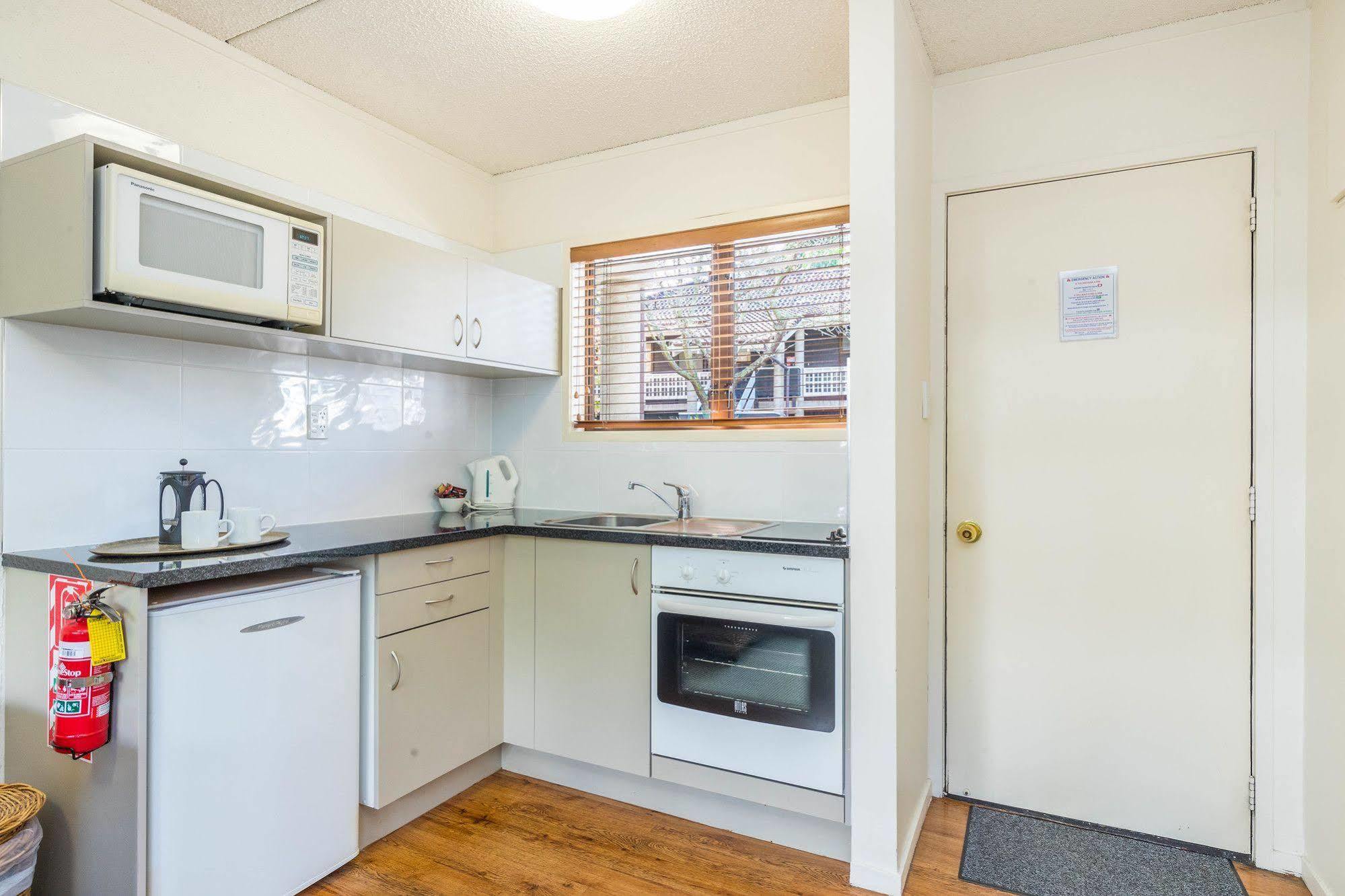 Emerald Inn On Takapuna Beach Окленд Экстерьер фото