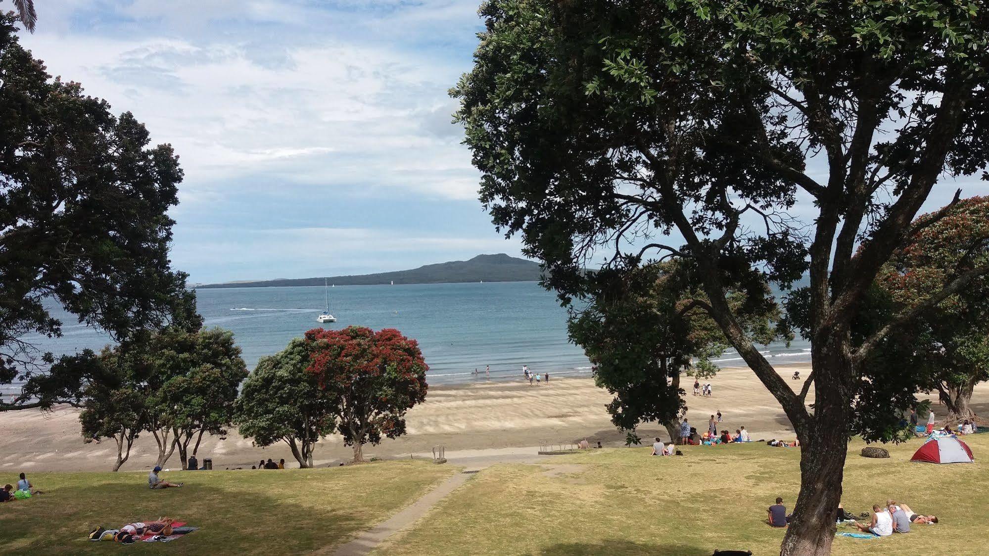 Emerald Inn On Takapuna Beach Окленд Экстерьер фото